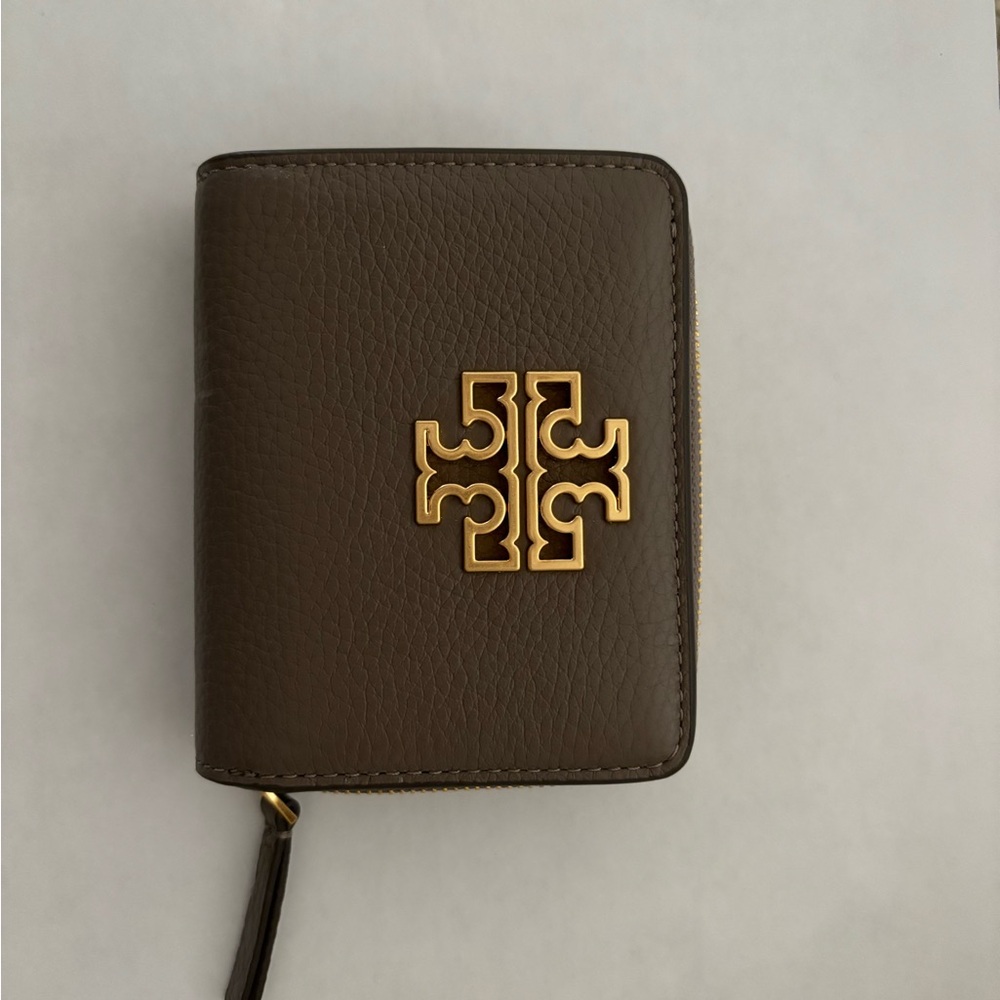 NWT Tory Burch Britten Wallet